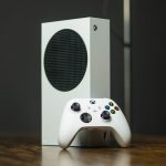 Lindo! Menino ganha Xbox Series S de aniversário e se emociona Um vídeo publicado no Instagram vem conquistando o público ao mostrar um menino se emocionando ao ganhar um Xbox Series S de aniversário.