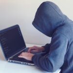 Como os hackers roubam contas famosas e o que você precisa fazer hoje para não ser a próxima vítima