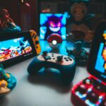 Como a regulação das apostas impacta a cultura gamer e eSports Mesa gamer com iluminação azul e vermelha reunindo um controle sem fio, console Nintendo Switch, miniaturas colecionáveis de Pokémon e uma Pokébola ao centro.
